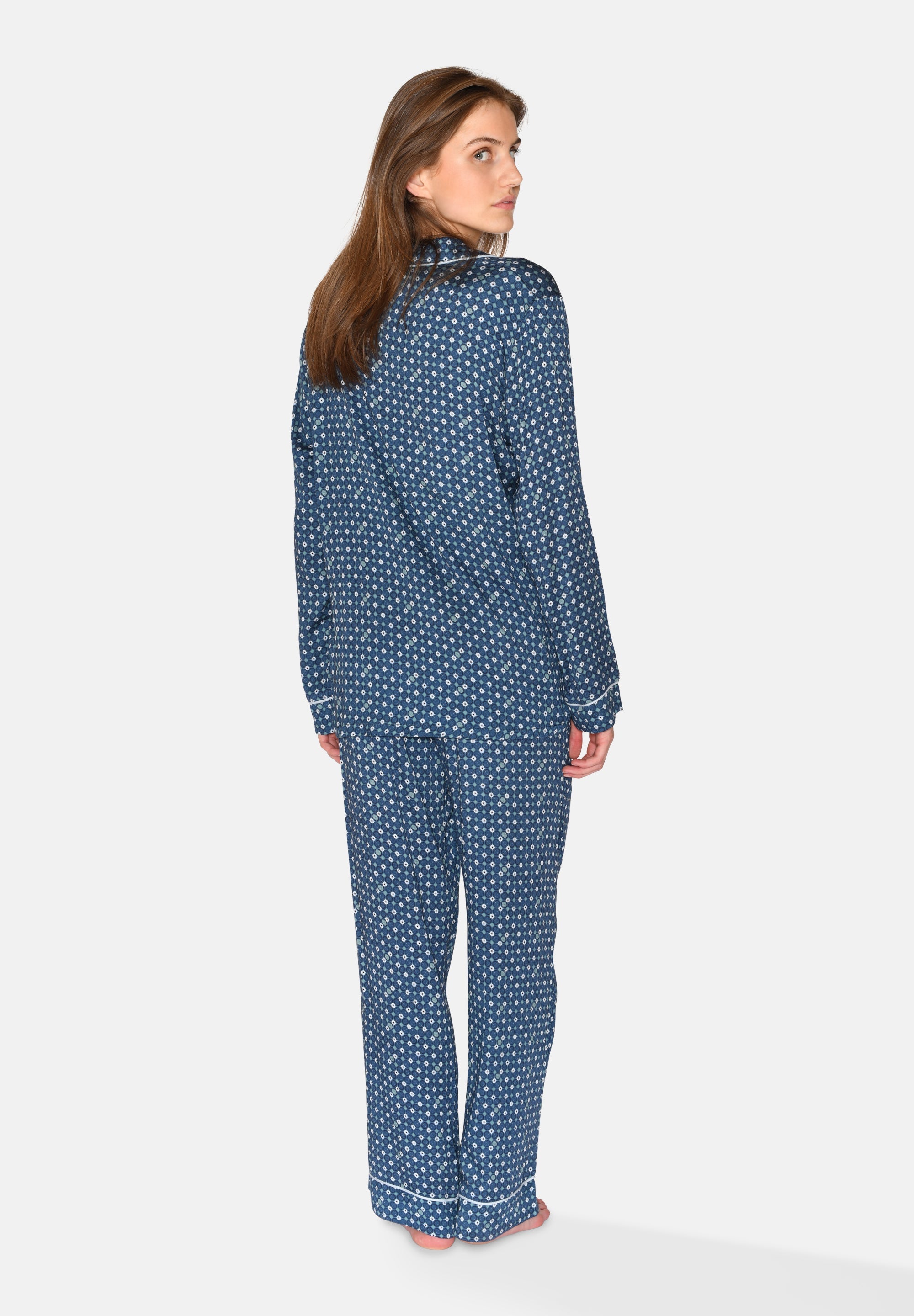 Janet Pants, Stellar AOP