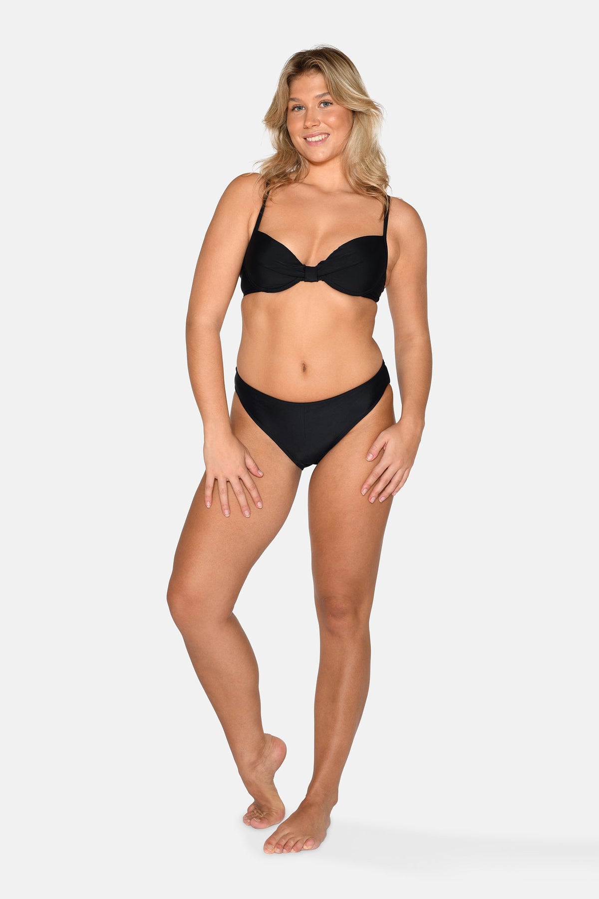 Demi Bikini Top Moulded w. Wire, Black – CCDK Copenhagen