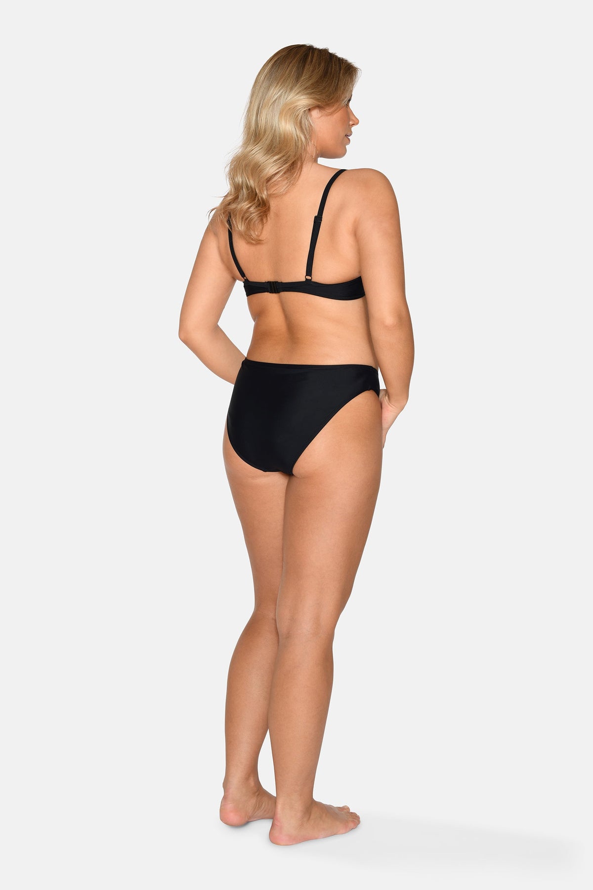 Demi Bikini Top Moulded w. Wire, Black – CCDK Copenhagen